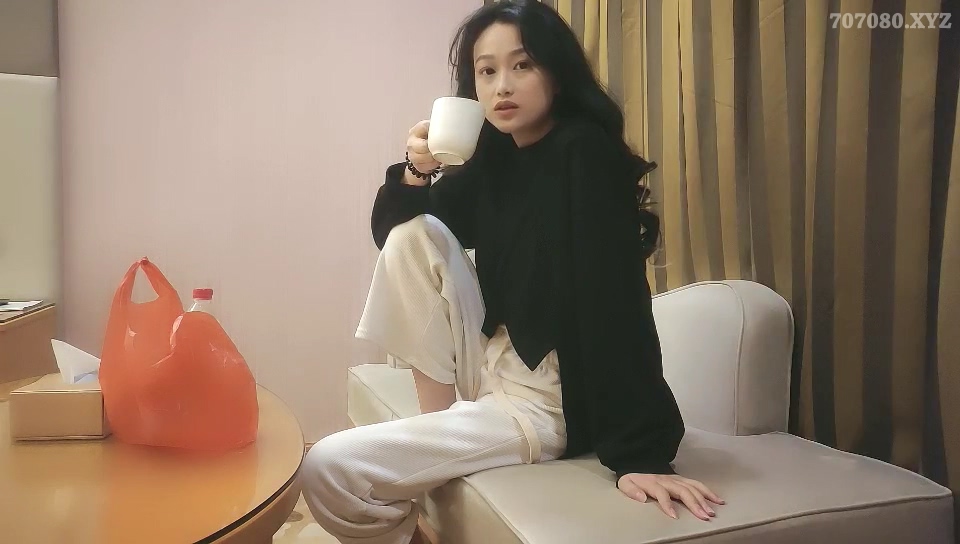小马寻花  卷发时尚辣妹20211021