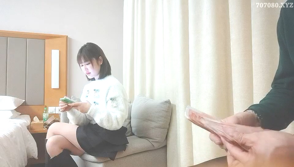我是探索者 短发美丽俏少妇，直接被干瘫软在床上2022011203