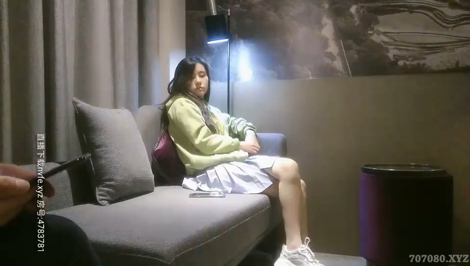 雀儿满天飞  青涩有货短裙少女20200405