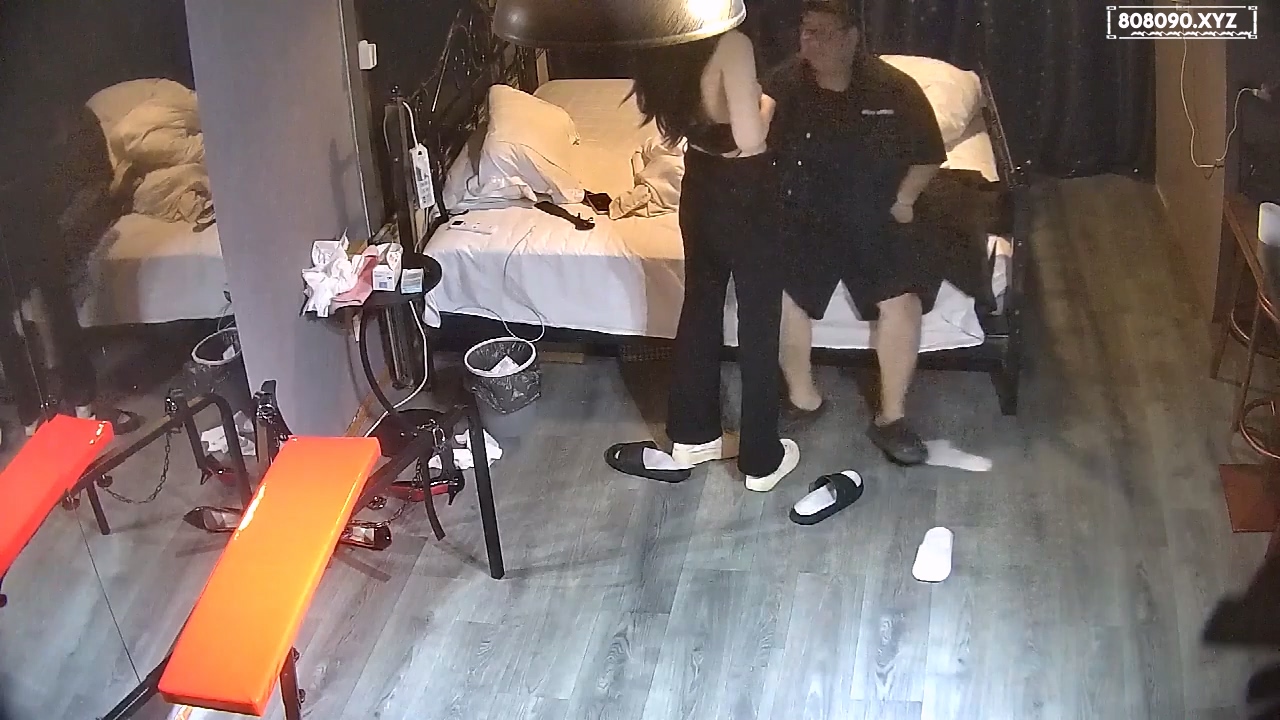 酒店拍摄300斤的胖子泡了个这么漂亮的妞，很会玩，捆绑SM打屁股扇巴掌，这绝对是真爱2026092602
